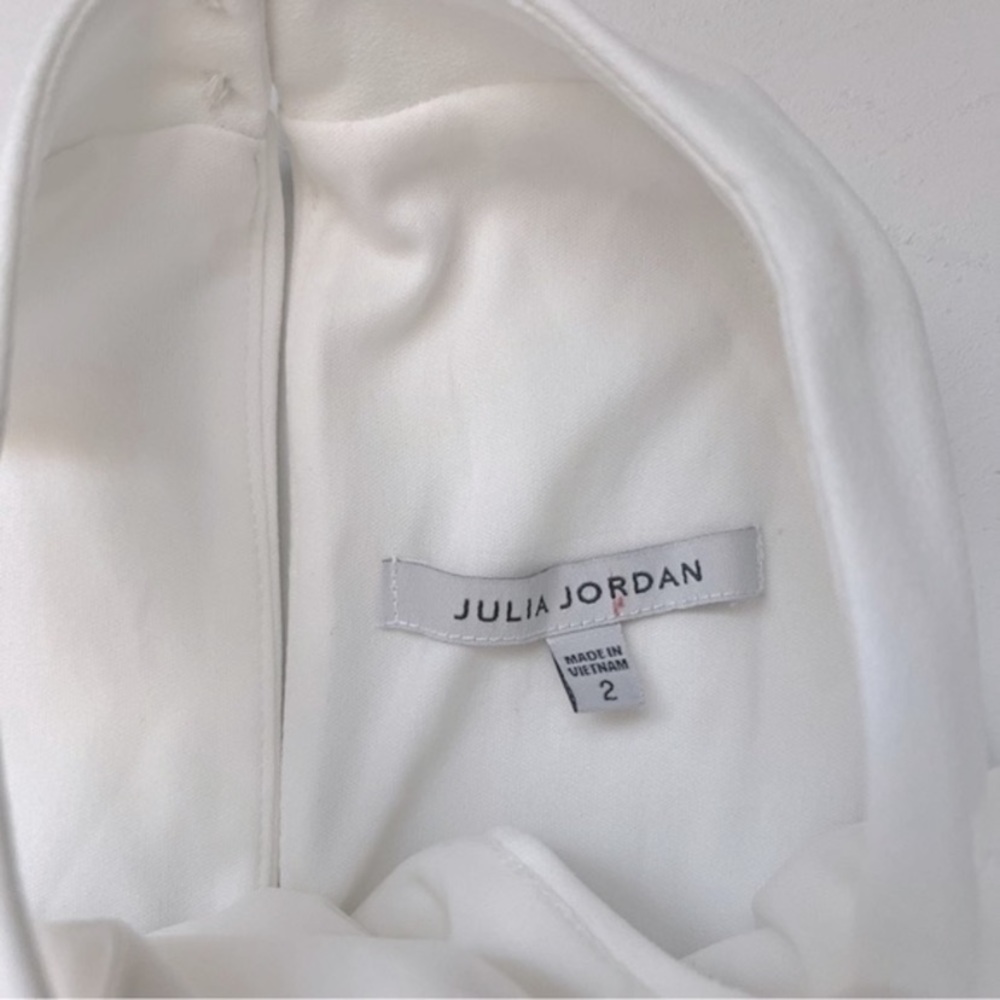 Julia Jordan White/Ivory Twist Front Halter Neck Sleeveless Sheath Dress
Size 2 - Picture 9 of 12